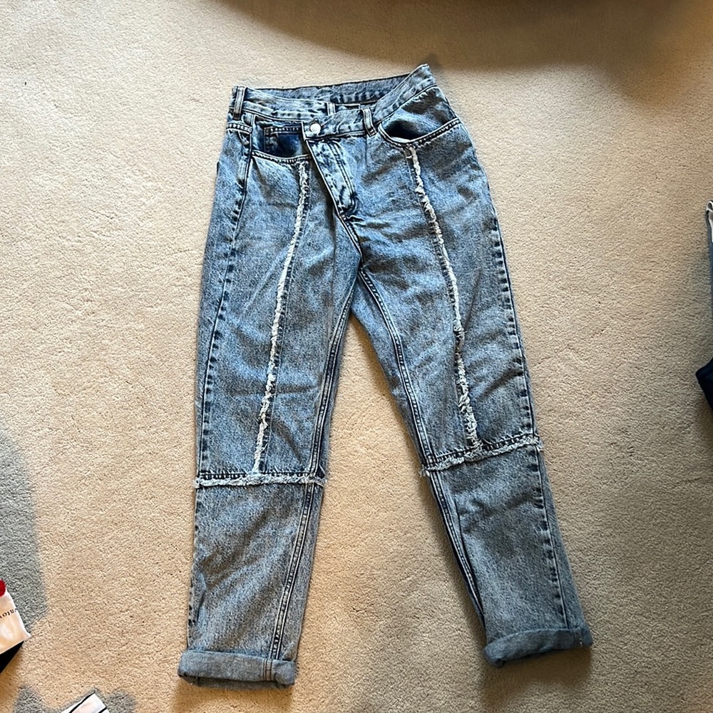 Asymmetrical waist jeans